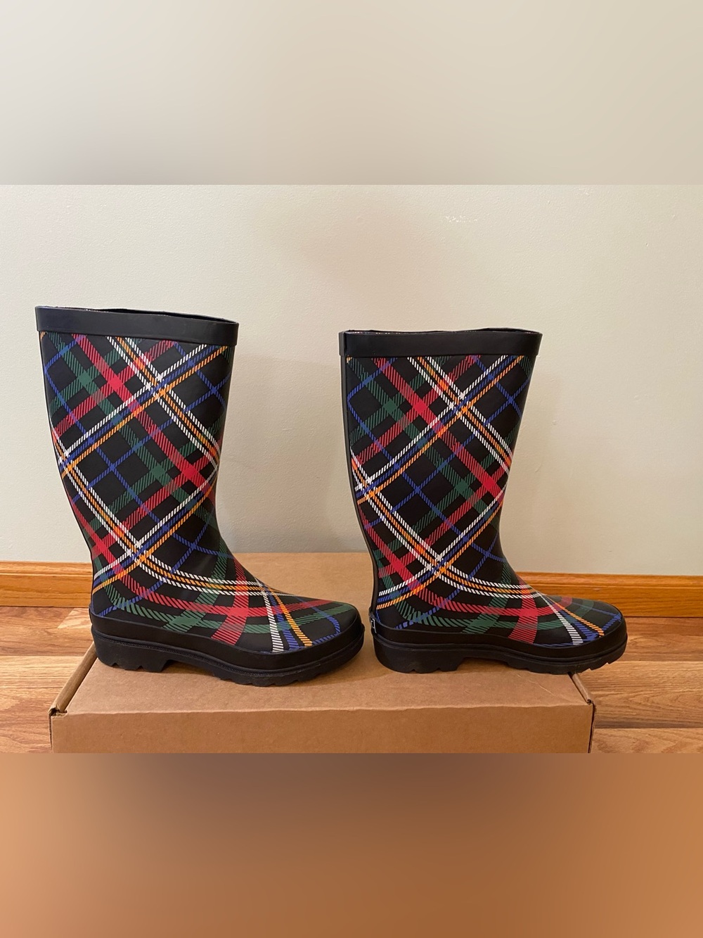 Sugar Women's Raffle 4 Tall Rain Boots in Black & Red Plaid Size 8 NIB - Picture 3 of 11